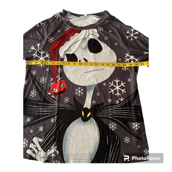 🐾 NWT Christmas long sleeve shirt size XL featuring Jack Skellington Santa hat - Picture 3 of 6